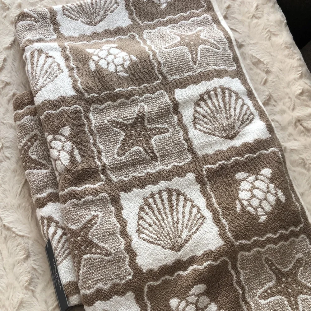 Nautica Beige and White Coastal Sea Life Bath Towels